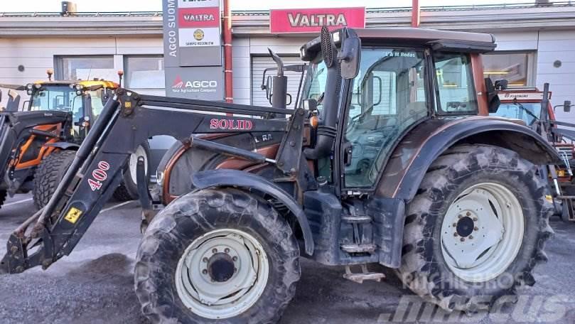 Valtra N142 VERSU Traktoren