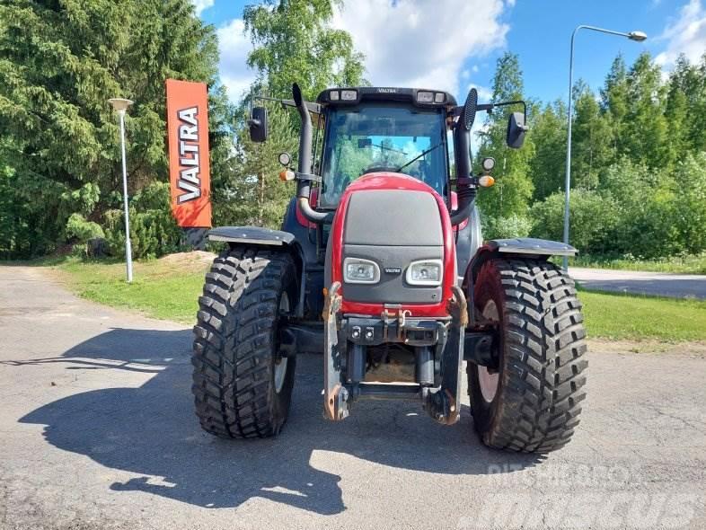 Valtra T150 HT Traktoren