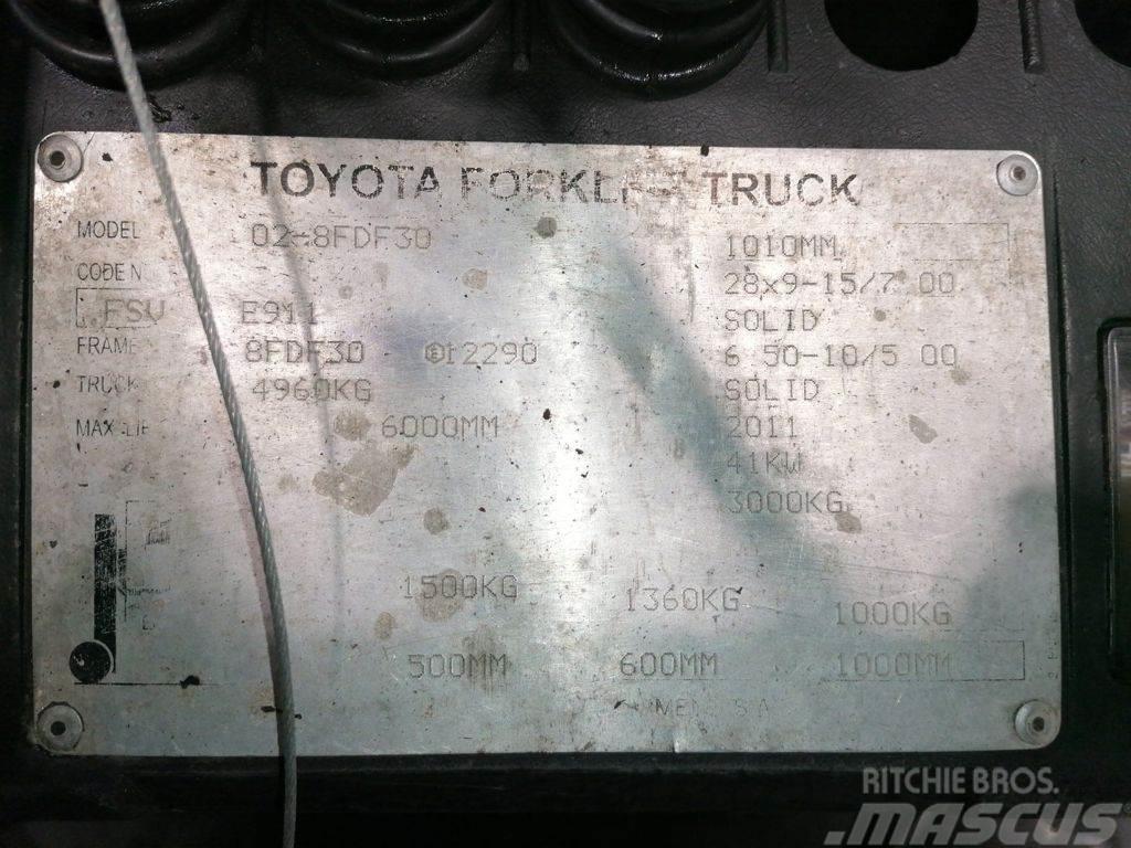Toyota 02-8FDF30 Diesel Stapler