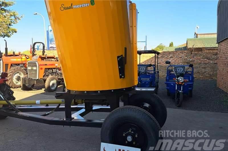  New Soilmaster 2mÂ³ vertical feed mixers Other trucks