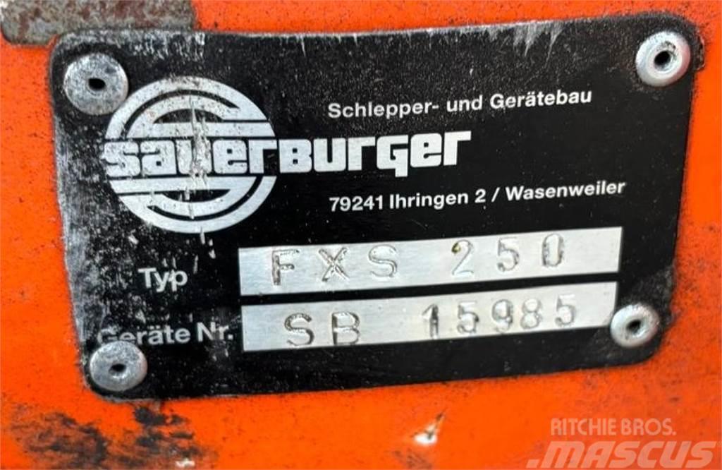 Sauerburger FXS 250, Silageschneidschaufel, 1.100 Entnahme-/Verteilgeräte