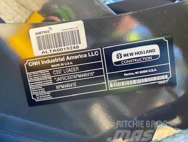 New Holland C337 Kompaktlader