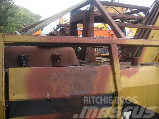 CAT 318BL EXCAVATOR (BURNT OUT) PARTS ONLY Raupenbagger