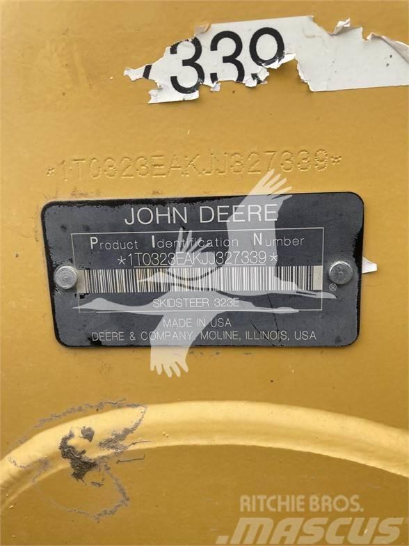 John Deere 323E Kompaktlader