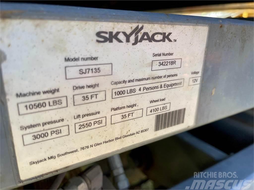 SkyJack SJ7135RT Scheren-Arbeitsbühnen