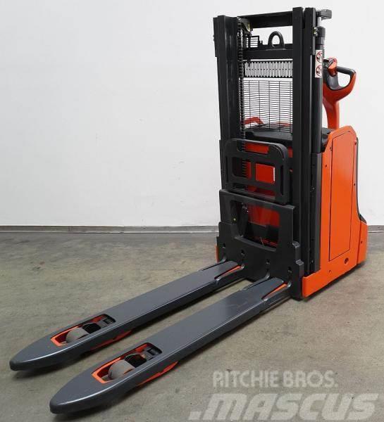 Linde D 08 1160 Self propelled stackers