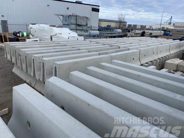  Quantity of (50) Concrete Jersey Barriers Andere