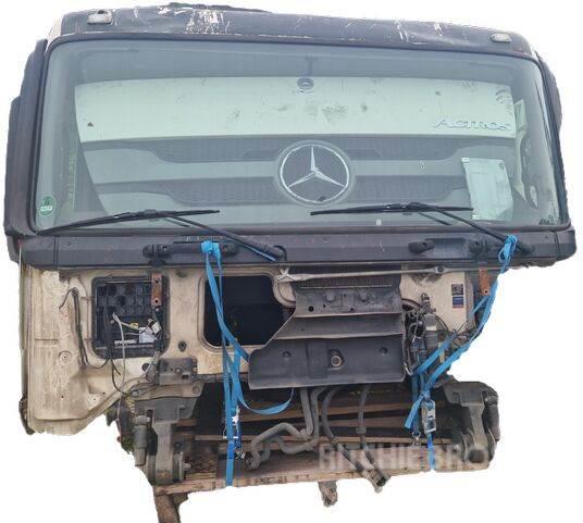 Mercedes-Benz /Tipo: V90 R.3.44-1 / Cabine completa Mercedes Act Kabinen