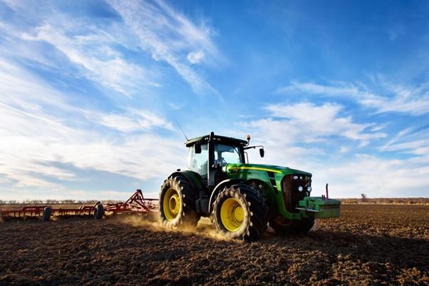 Der umfassende Leitfaden zu John Deere Traktoren: Geschichte, Modelle und Kaufberatung