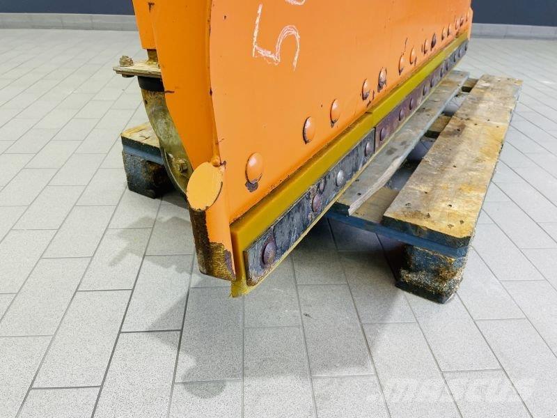 SCHNEEPFLUG SK 180 Schneeschilde und -pflüge