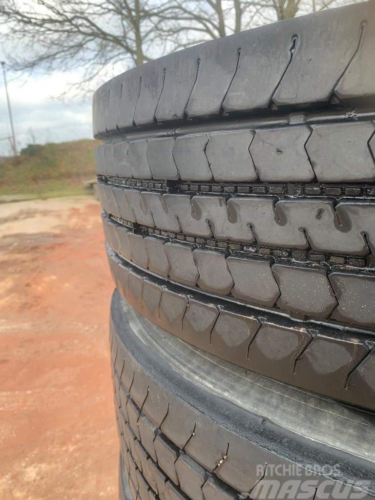 Bridgestone 295/80/22,5 Reifen