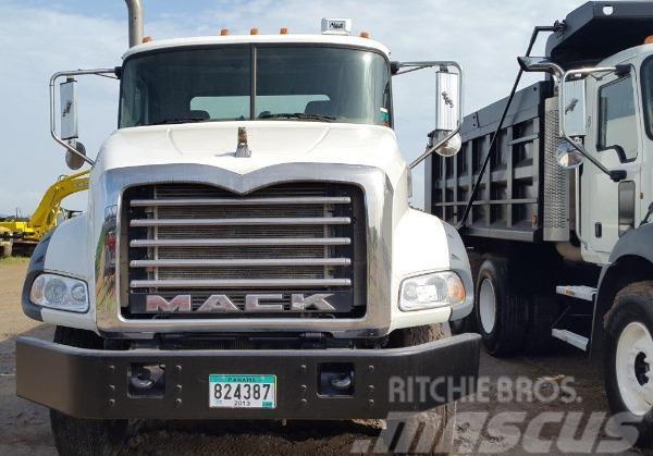 Mack water truck GU813E Tankwagen