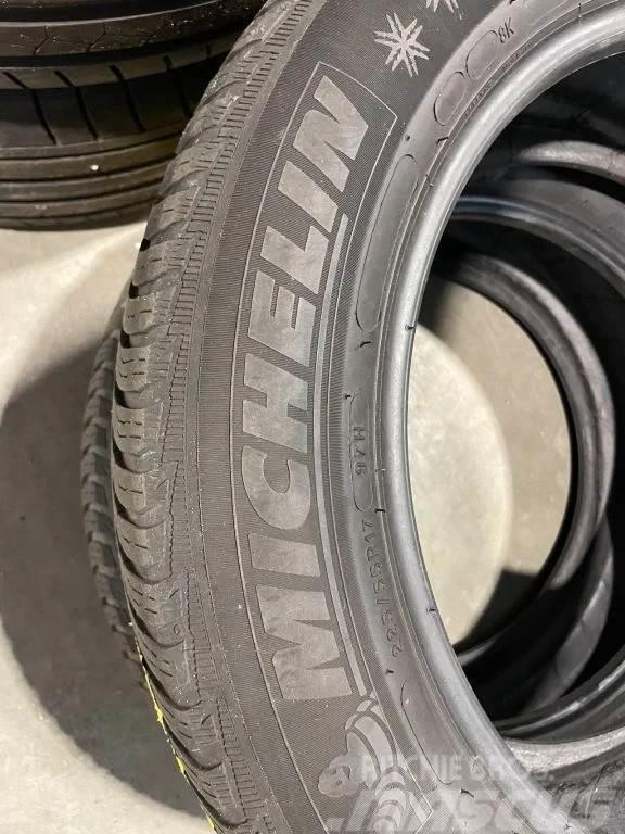 Michelin *Alpine5 *225/55 R 17 Reifen
