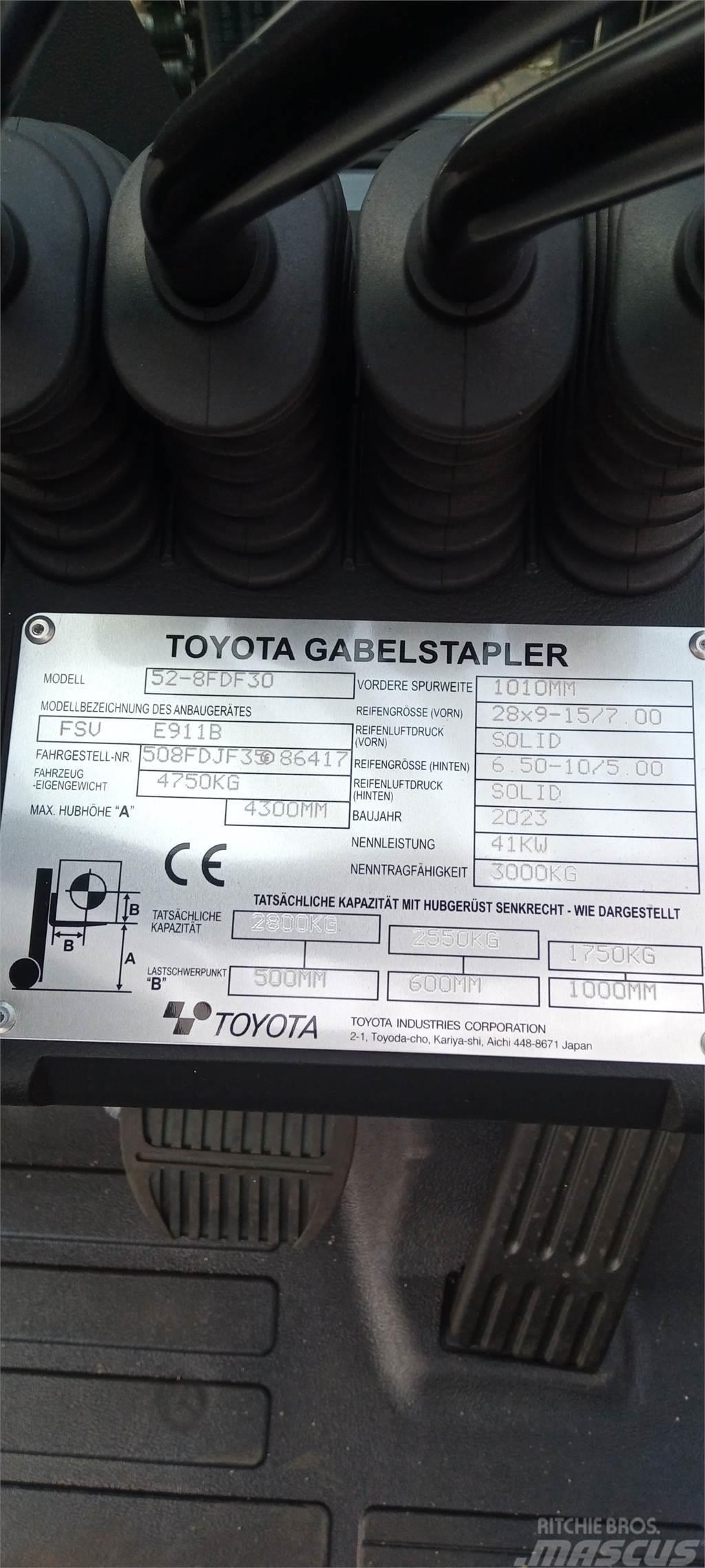 Toyota 52-8FDF30 Diesel Stapler
