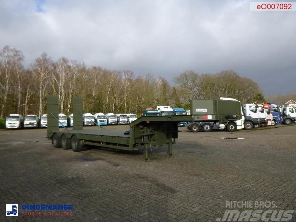 Broshuis 3-axle semi-lowbed trailer E-2130 / 73 t + ramps Pritschenauflieger