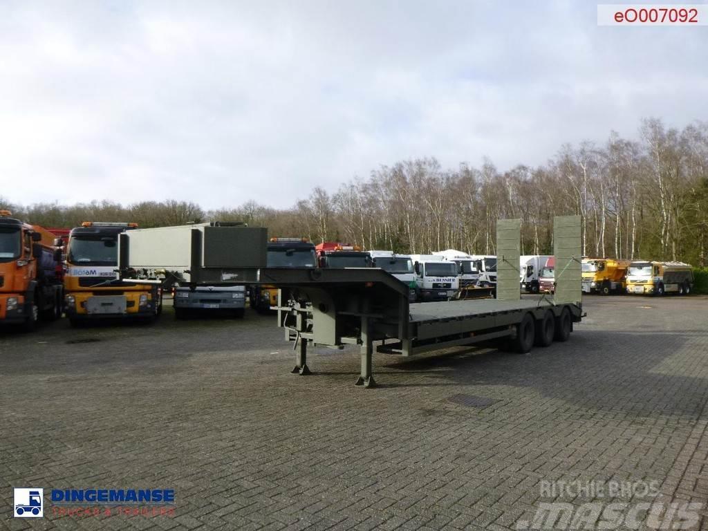 Broshuis 3-axle semi-lowbed trailer E-2130 / 73 t + ramps Pritschenauflieger