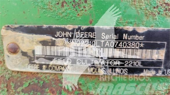 John Deere 2210 Grubber