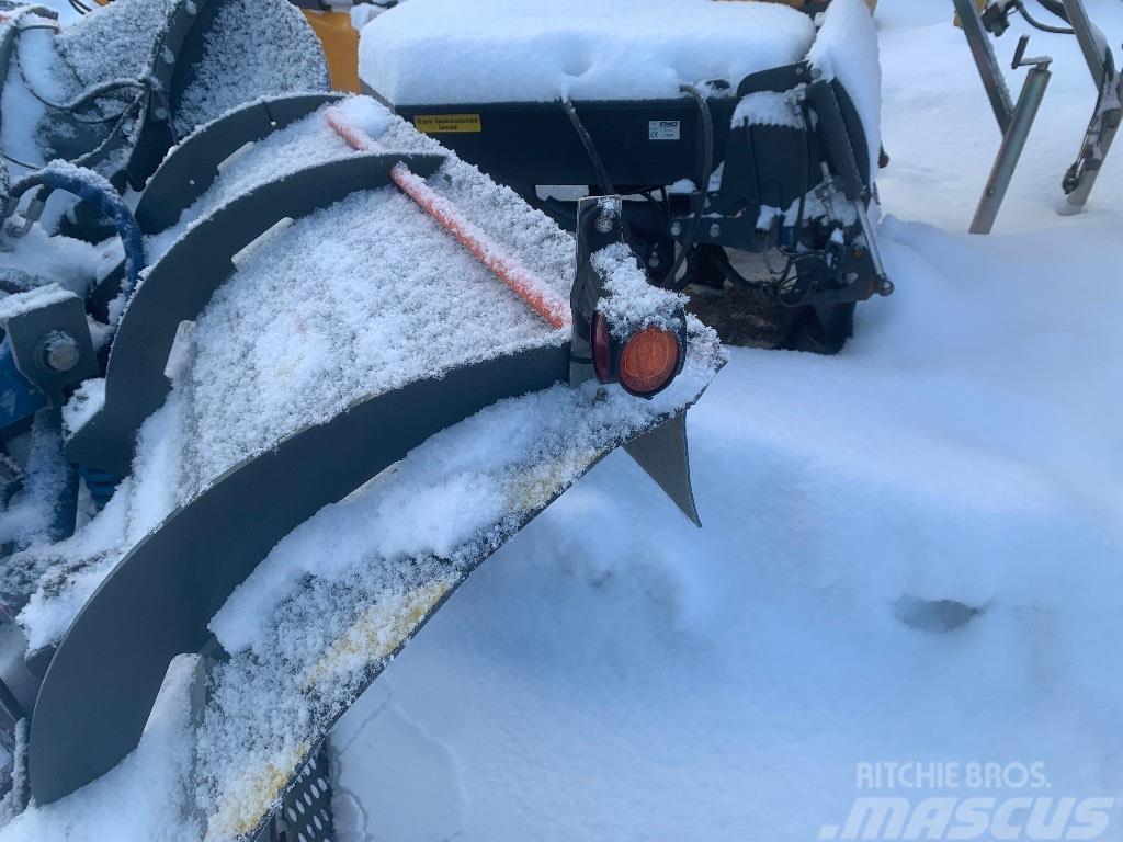 Snowek N320 Schneeschilde und -pflüge