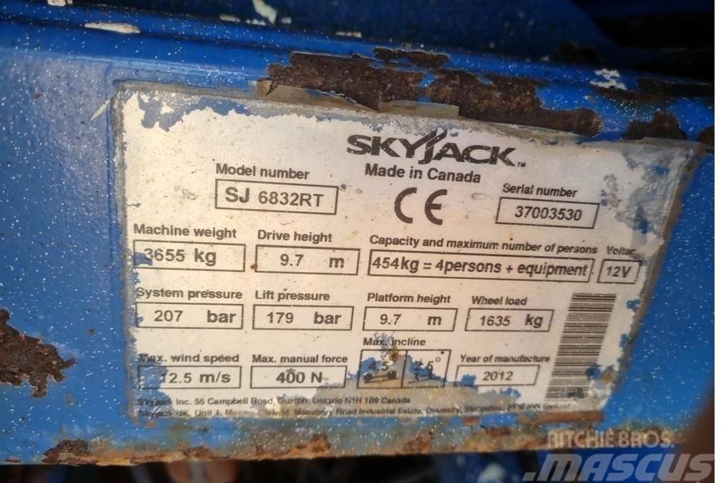 SkyJack SJ 6832 RT Scheren-Arbeitsbühnen