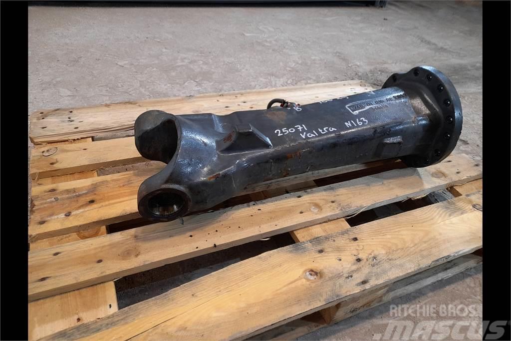 Valtra N163 Front axle house Getriebe