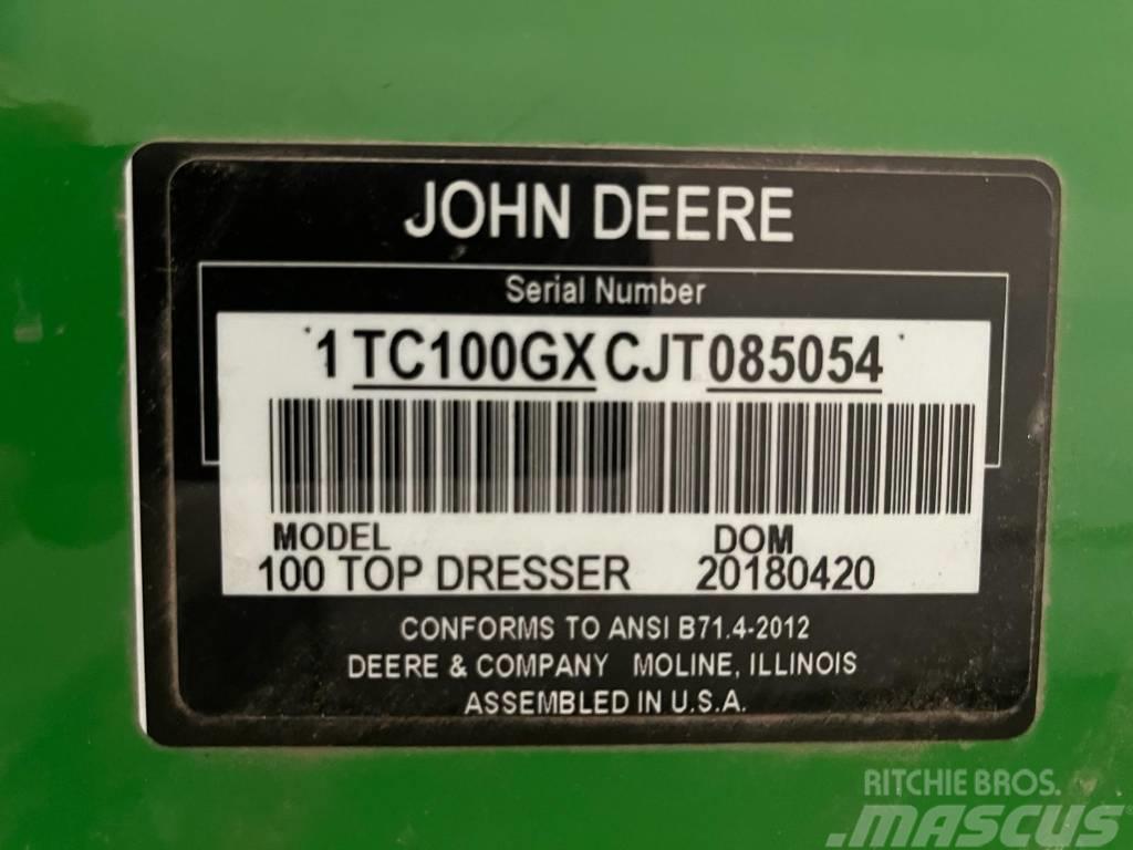 John Deere TD 100 Streu- und Abrichtgeräte