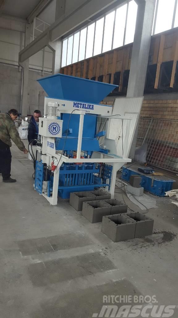 Metalika Concrete block making machine Betonsteinmaschinen