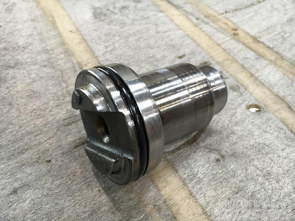 John Deere 1710D / 1470D Idler gear shaft Getriebe
