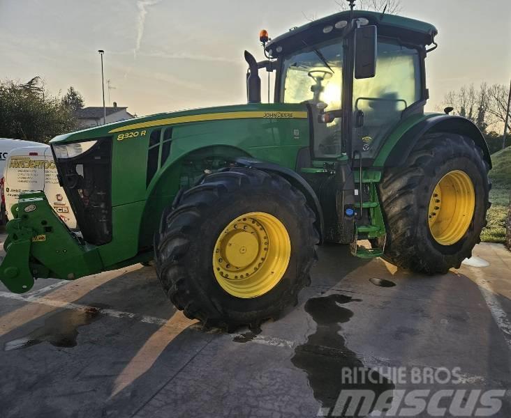 John Deere 8320 R Traktoren