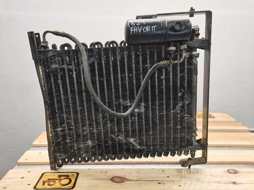 Fendt 824 Favorit {radiator conditioning Radiatoren