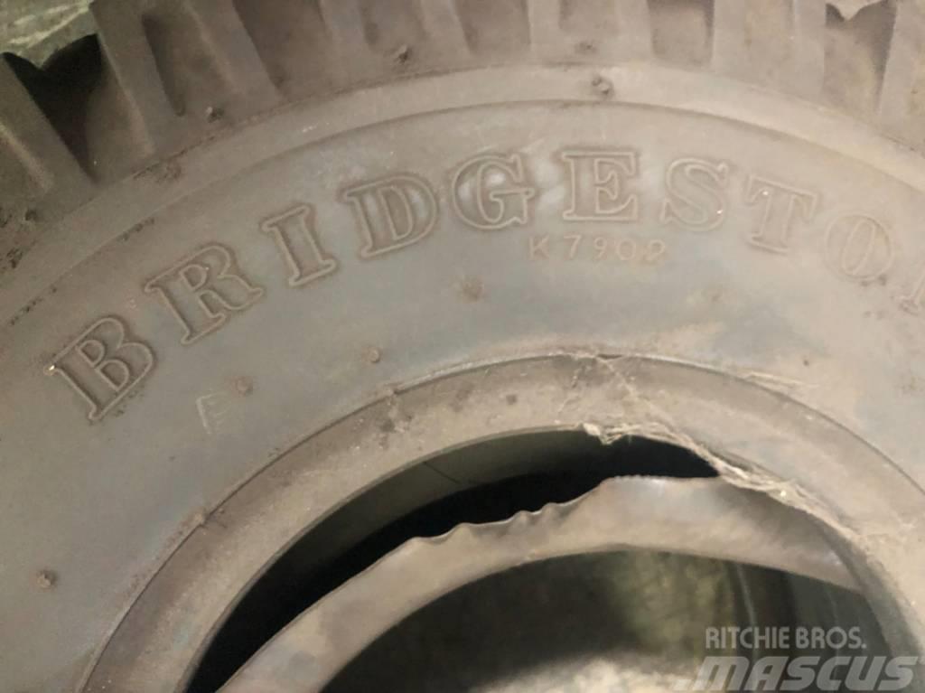 Bridgestone 21x8-9 Reifen