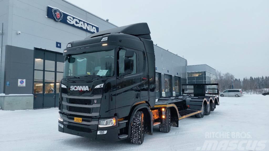 Scania R560 B10X4*6NB koneenkuljetusauto Forsttransportfahrzeuge