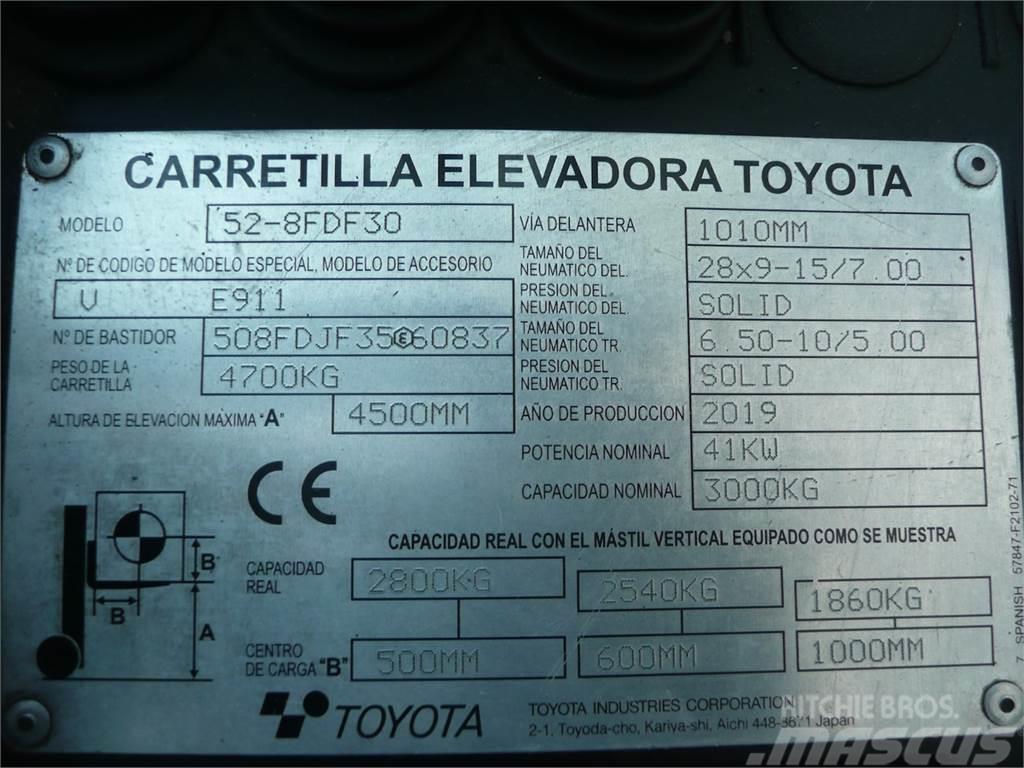 Toyota 52-8FDF30 MATRICULADA Diesel Stapler