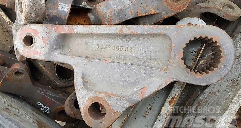 Massey Ferguson spare parts for Massey Ferguson 8210,8220,8240 whe Sonstiges Traktorzubehör
