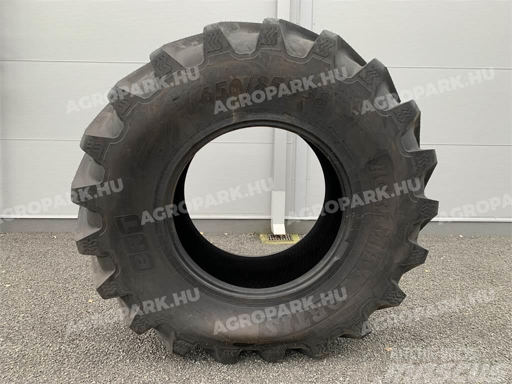BKT tire in size 650/85R38 Reifen