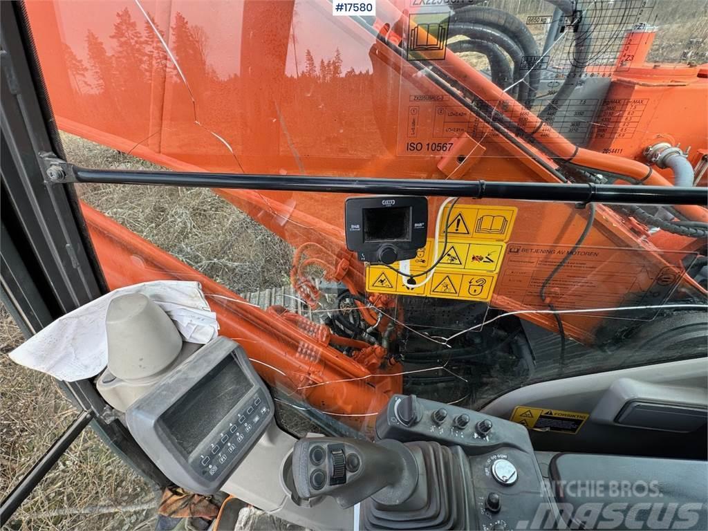 Hitachi ZX225 crawler excavator w/ 2 buckets and tilt WATC Raupenbagger