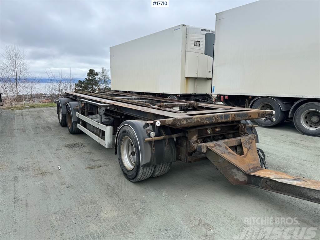 Istrail 3-axle hook trailer w/ tipper Andere Auflieger