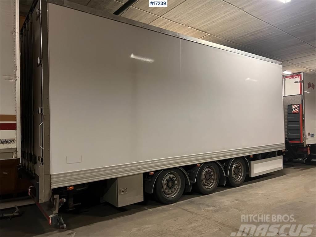 Limetec 3 axle cabinet trailer w/ full side opening Andere Anhänger