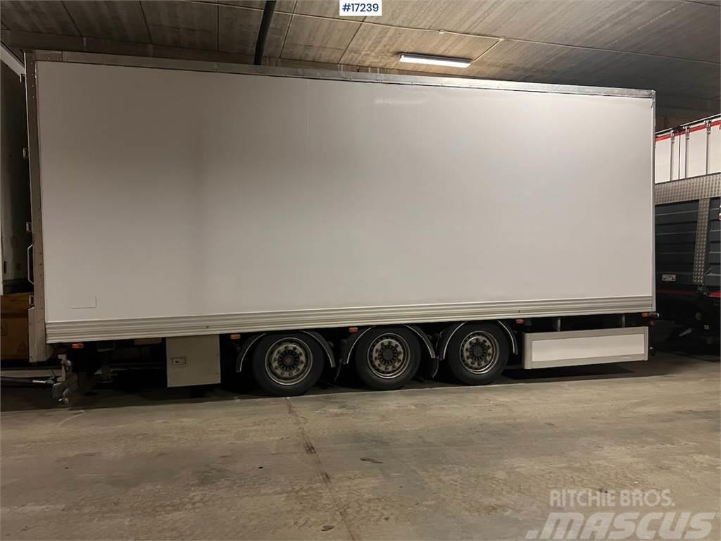 Limetec 3 axle cabinet trailer w/ full side opening Andere Anhänger