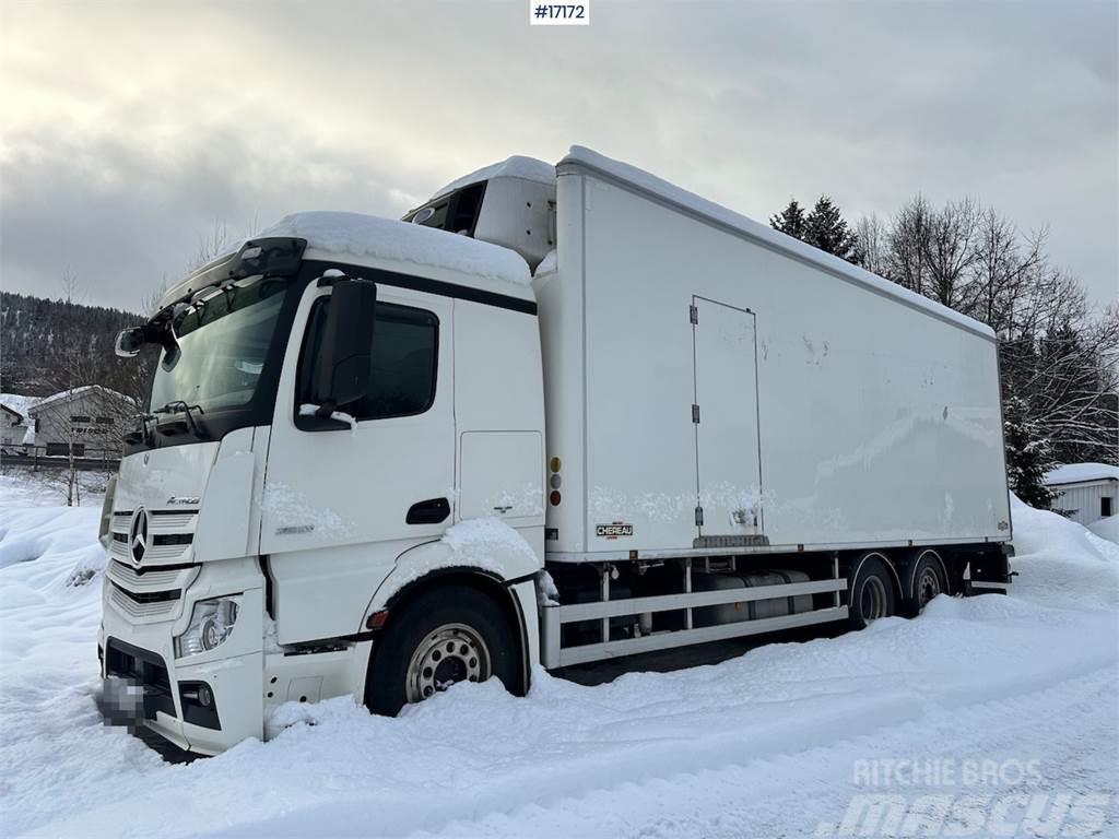Mercedes-Benz Actros 2551 6x2 Box Truck w/ fridge/freezer unit. Kastenaufbau