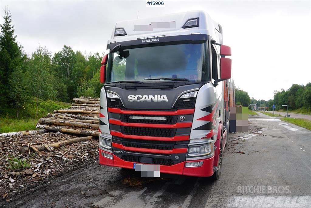 Scania R650 6x4 timber truck with crane Holzfahrzeuge