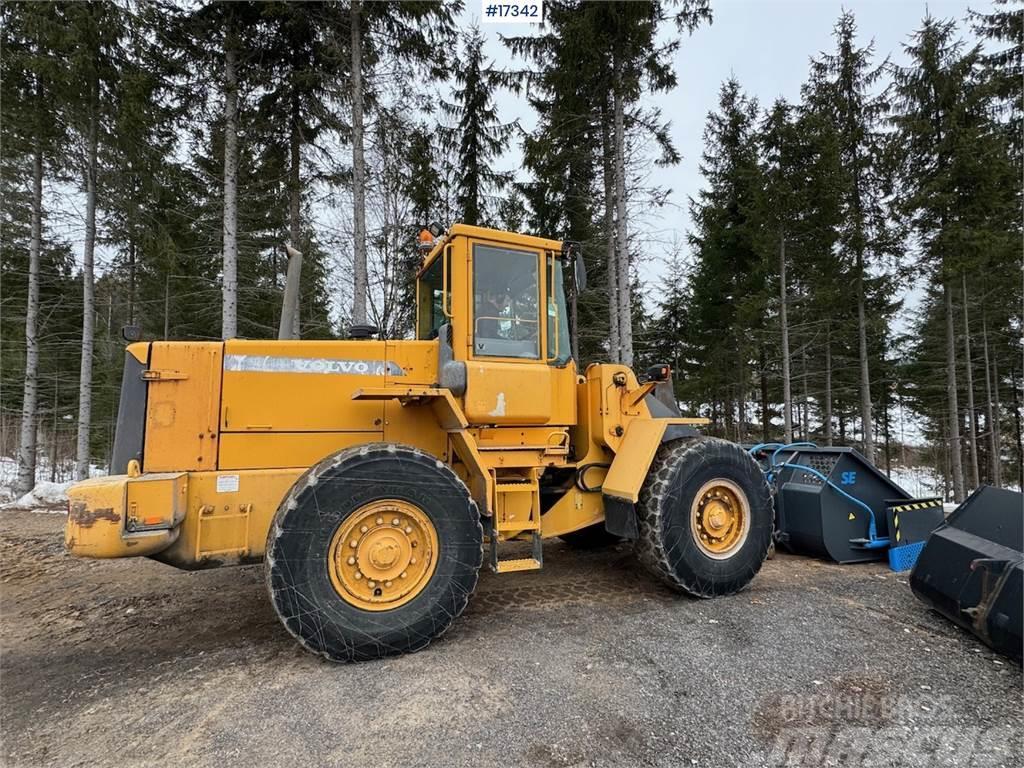 Volvo L90D Wheel loader w/ folding wing tray and scale.  Radlader
