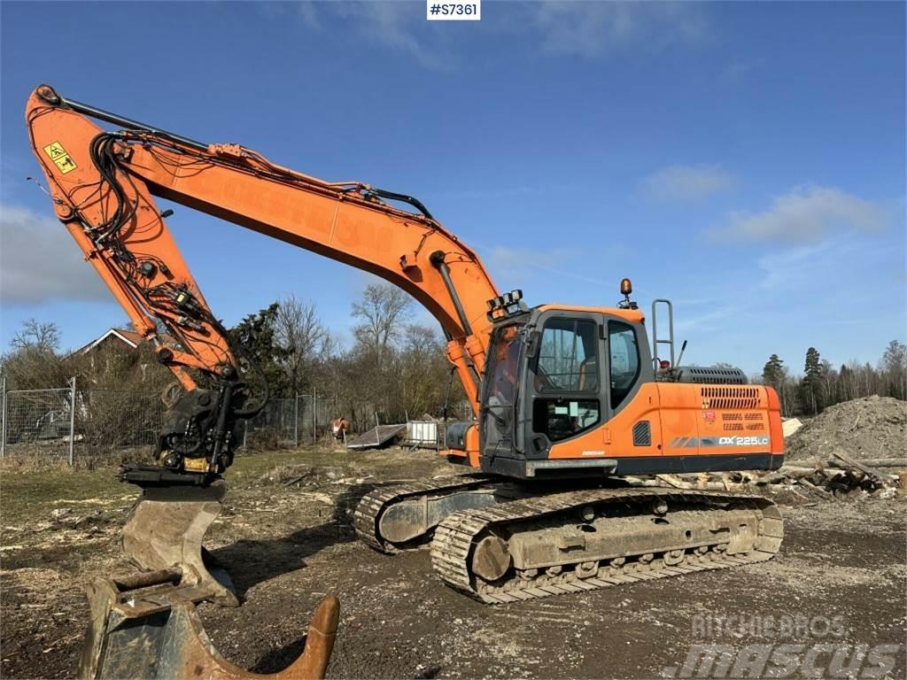 Doosan DX225LC-3 Excavator with rotor and bucket Raupenbagger