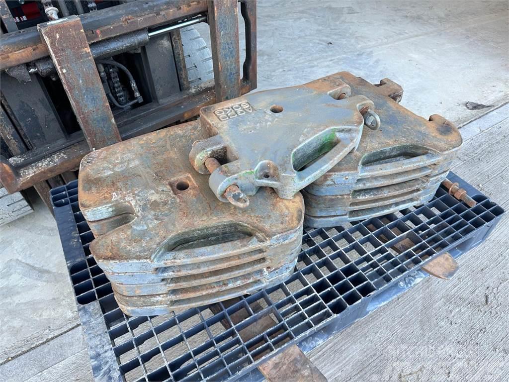 Massey Ferguson Set of front weights with centre tow weight Frontgewichte