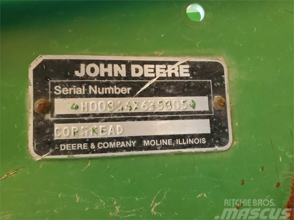 John Deere 844 Mähdrescher