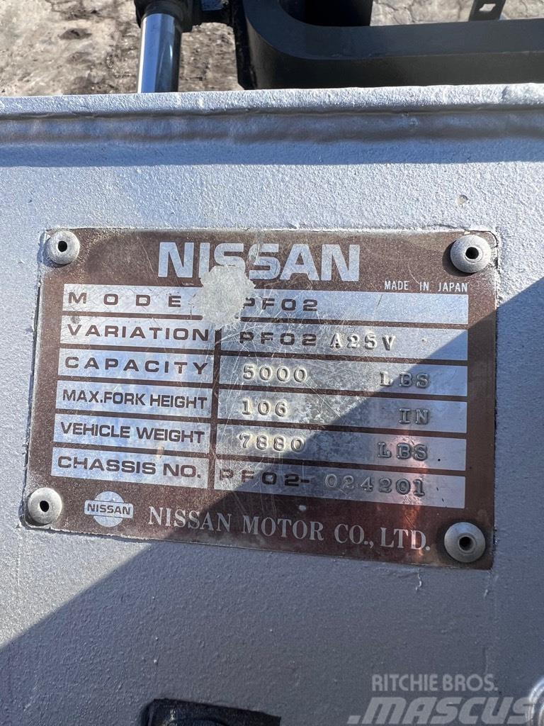 Nissan PF02A25V Geländestapler