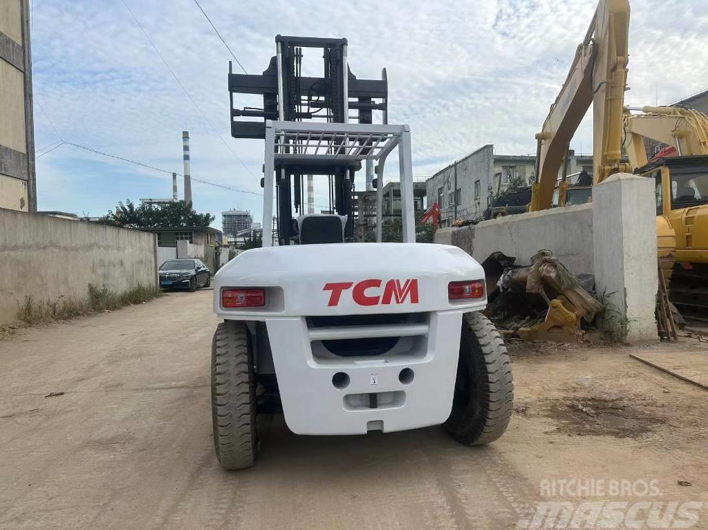 TCM FD100Z8 Diesel Stapler
