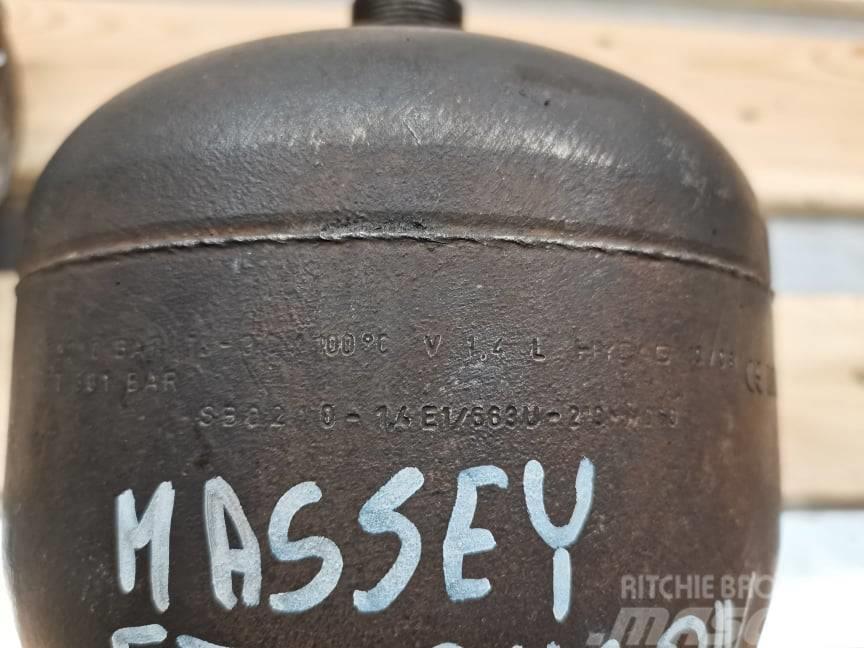 Massey Ferguson 8690 {hydraulic accumulator axle Hydraulik