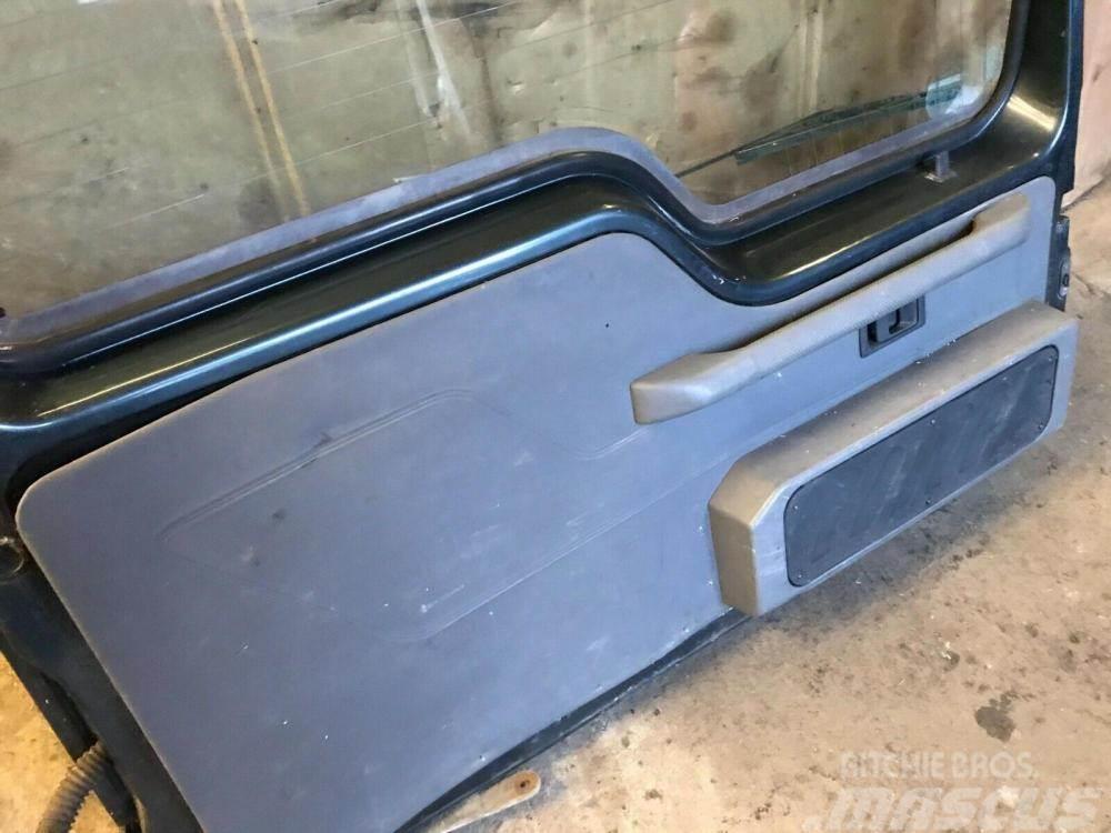 Land Rover Discovery 300 TDi rear door complete £90 Andere