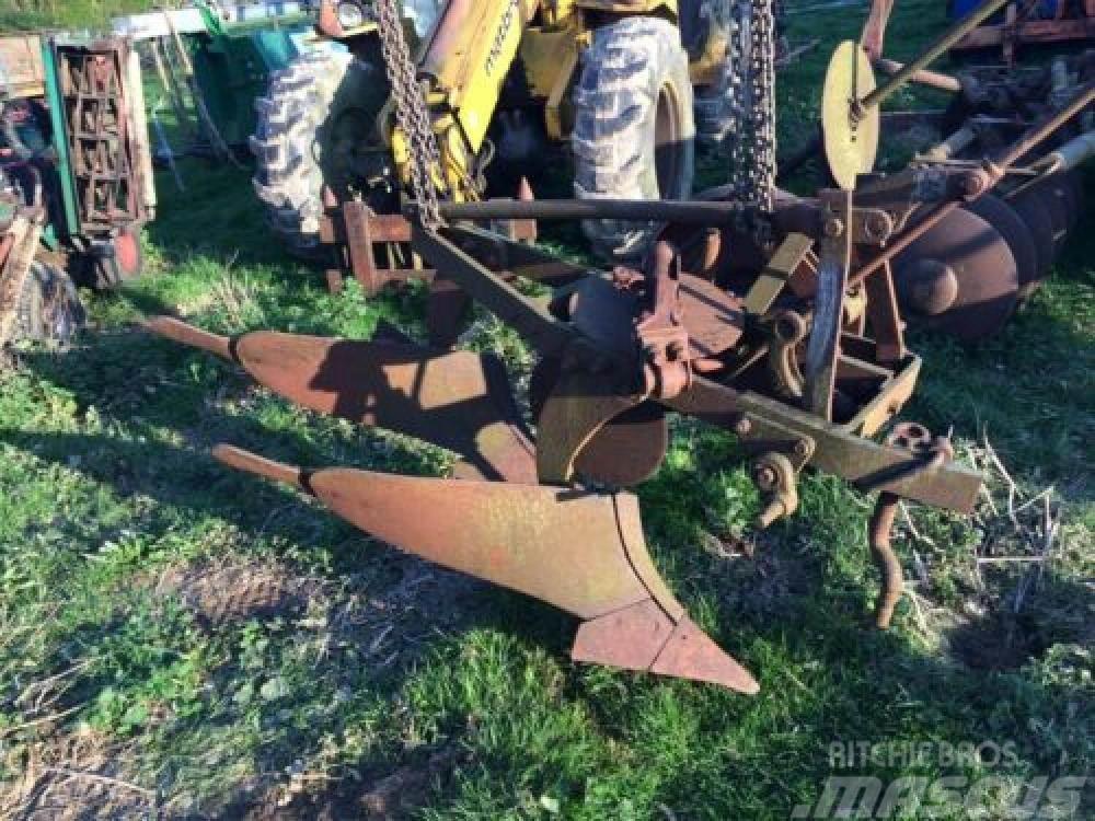 Ransomes 2 furrow Konventionelle Pflüge