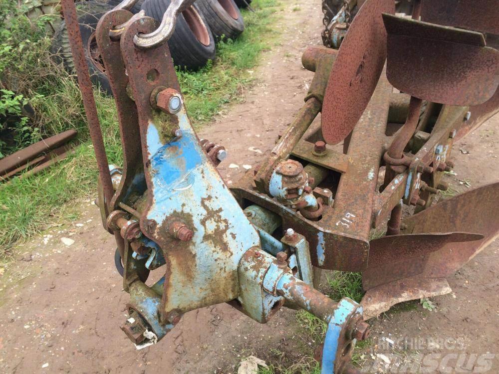 Ransomes TSR 2 Furrow reversible plough Konventionelle Pflüge